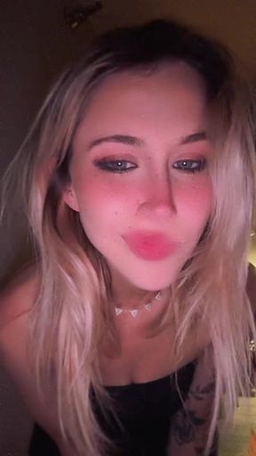 Cute wife dances on homemade onlyfans for her fans