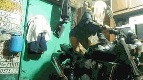 Motorcycle in the garage MP4 (1280x720) FHD