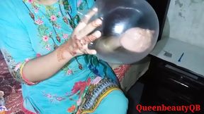 Choti na condom ko he balloon samaj liya or condom ka sath khalnay lagi (LITTIL STEPSISTER AND STEPBROTHER )