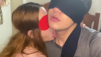 En clases de BESOS con mi HERMANASTRA candente