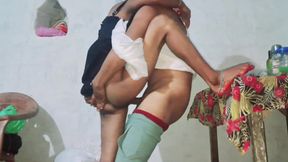 Beautiful Wife Fucking with Condom Delivery Boy Indian Desi Bhabhi