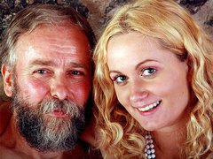 Senior bangs a pregnant girl