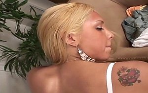 Camila saenz superbe blonde escort