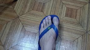 Natural bodies! Come enjoy my feet and my hairy body!