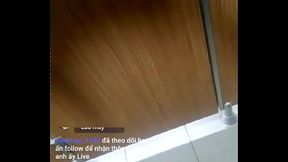 [008] WC Vạn Hạnh Mall bot t&igrave_m cặc