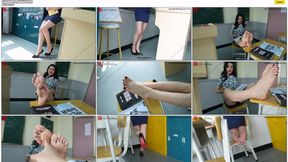 The curvaceous and spicy mom Jun Jun was showing off and playing with her 40EU long and slender feet in a deserted classroom after class.