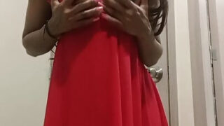 Film solo de casă cu o fată latină amator cu fund mare, MILF, futută anal și are orgasm