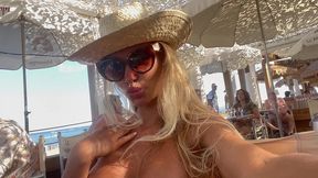 shameless monika fox came naked to a restaurant and dined there in public