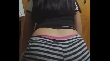 Chinita haciendo twerk