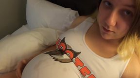 Cheating Pregnant Wife Gives Stranger a BJ in Men's Room