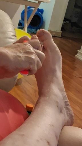 Big Beauty Nurse Vicki Cuts Boyfriends Toe Nails He Has Stinky Dirty Feet