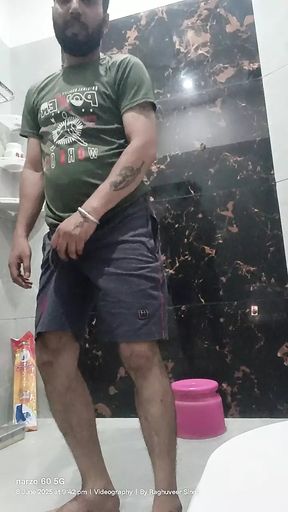 Aisan daddy sucking penis
