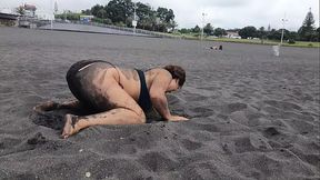 Curvy Mommy Is Playing With Her Boobs On the Beach!