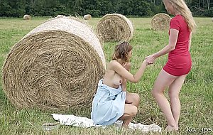 Clara case & oxana chic, hay hoe