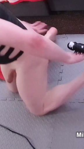 Big anal dildo fucking for Mike Essex on the fucking machine   Clip 2
