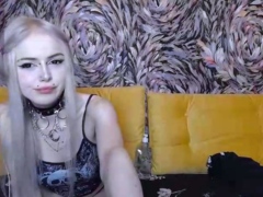 Cute amateur webcam teen girl toying pussy on webcam