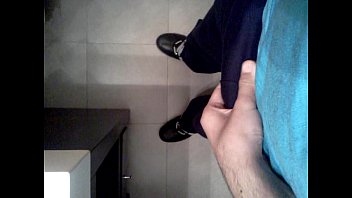 Una Paja en el ba&ntilde_o