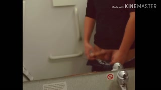 Dude wank at the airport. Risky