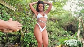 Ebony dances on the beach and gives a blowjob in POV