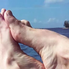 hairyartist &ndash; feet flexing over water and land