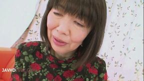Mitsuyo Morita's Amateur Japanese Close Up Features Explicit Handjob and Finger Fuck