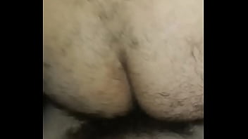 Casado peludo cavalgando no pauzao
