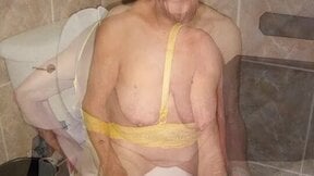 HELLOGRANNY Old boobs and giant ass rolling on the bed
