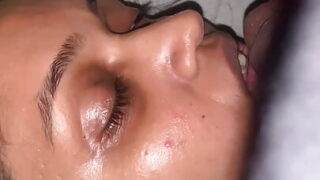 mollige Schlampe wurde erst geleckt und dann in den Arsch gefickt.