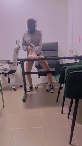 Having sex in the office on vacation.   Clip 1
