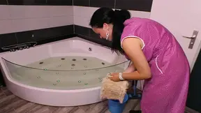 Snatched cougar housewife bounces on young stud's cock