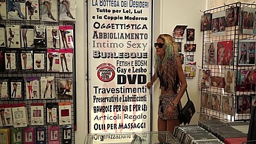 the lesbian saleswoman in the dressing room