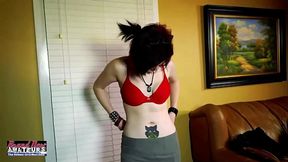 Marci Spreads Her Light Skin Legs &amp_ Lets That Guy To Vibe Her Cunt!