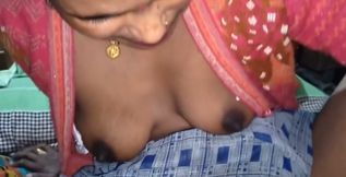The pleasure of fucking the pussy of a desi village aunty, everyone wants to fuck her