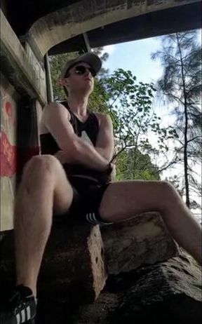 Exhibition Guy in the park for a quick wank