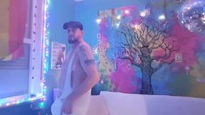 Crazy daddy dancing and Givin show