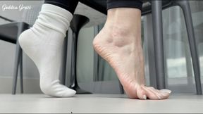 I narrate every second while you worship my feet - Goddess Grazi