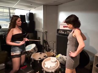 HAWT MOMMA - Lucy Love and Alice Maze Have a fun a Screw Session!