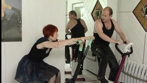 Grandma in the shopping center persuaded to fuck and filmed private porn right at home! Retro