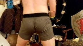 Twerking booty dance by Max Shenanigans