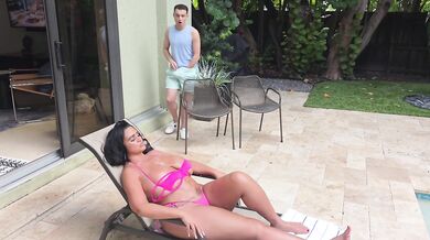 Johnny Gets Thick MILF Kai’s Squirt Under Open Sky