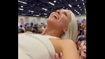 Fucking with crowd assistance