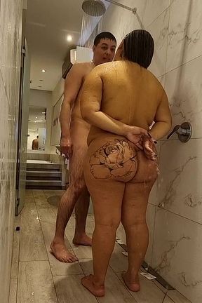 I Fucked a Big Ass in the Shower Without a Condom Lol