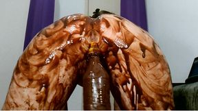 Twerking butt spreading chocolate all over Arse