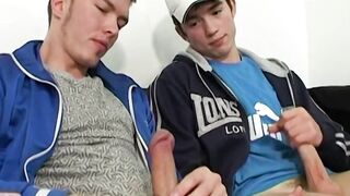 Hot duded Scott Davis caught his friends jerking off ends in threeway fuck