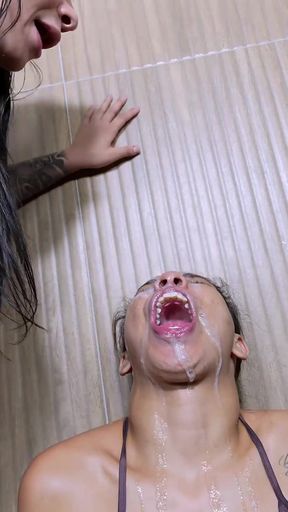 Spitting Swallow Gang Girls - Liters of Fines Luxus