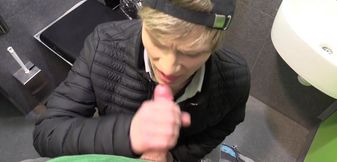 Thin boy gets deep drilled in homemade bareback rounds and soaked in sperm