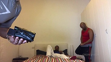 BOUFFE MOI LES PIEDS ET JE TE BAISE LE CUL