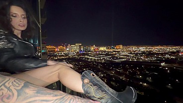 3 TRANS HOTTIES RAILED ON VEGAS BALCONY HIGHRISE