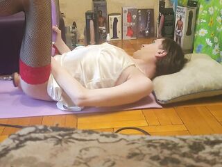 The screwing machine is nearly tearing my booty apart, it feels so worthy