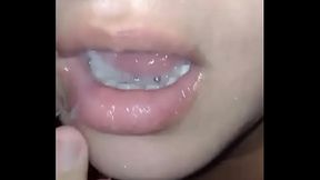 Paguei um cigarro para ela fazer um boquete em mim at&eacute_ eu gozar